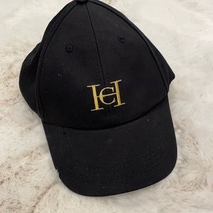 Good girl Carolina Herrera black cap hat